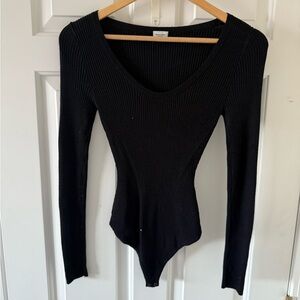 Abercrombie & Fitch Black Long-Sleeve Heavyweight Ribbed Top - Like New!
Size:XS